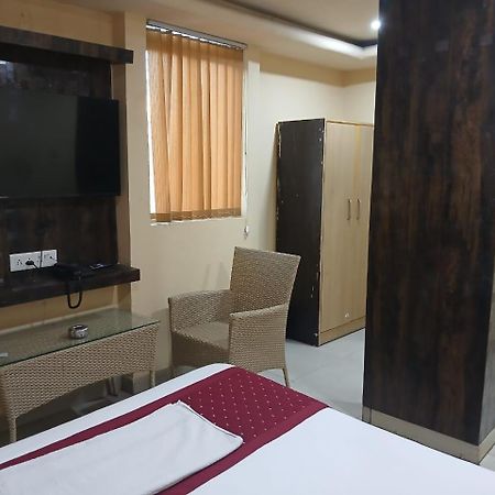 Blossoms Room Holiday Inn- Lakdikapul Χιντεραμπάντ Εξωτερικό φωτογραφία