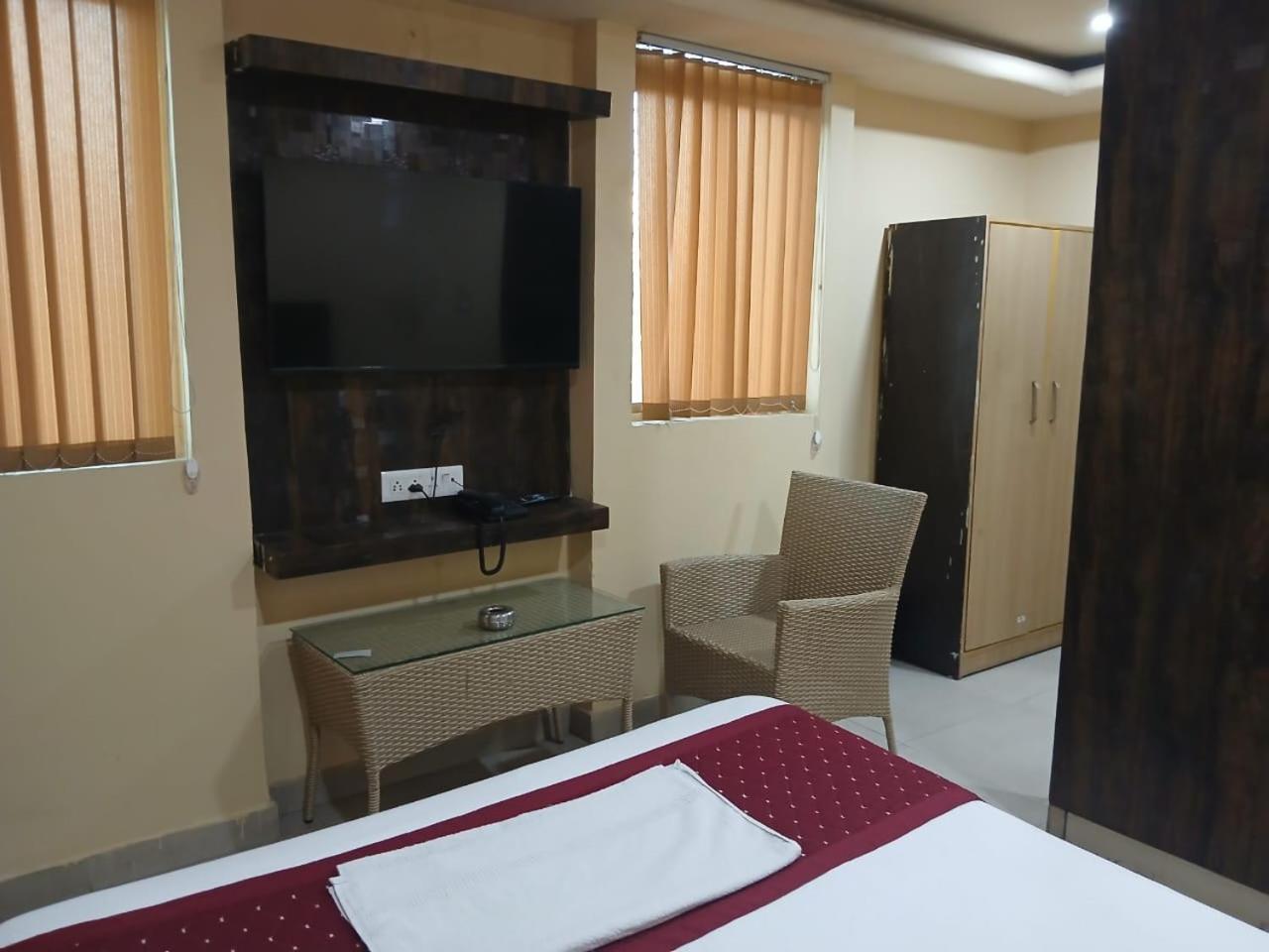 Blossoms Room Holiday Inn- Lakdikapul Χιντεραμπάντ Εξωτερικό φωτογραφία
