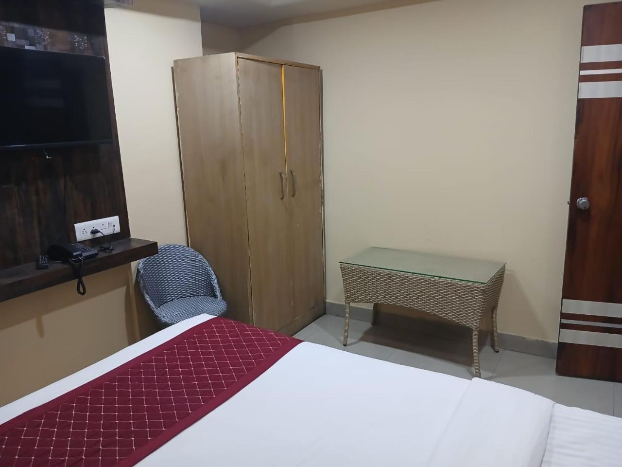 Blossoms Room Holiday Inn- Lakdikapul Χιντεραμπάντ Εξωτερικό φωτογραφία