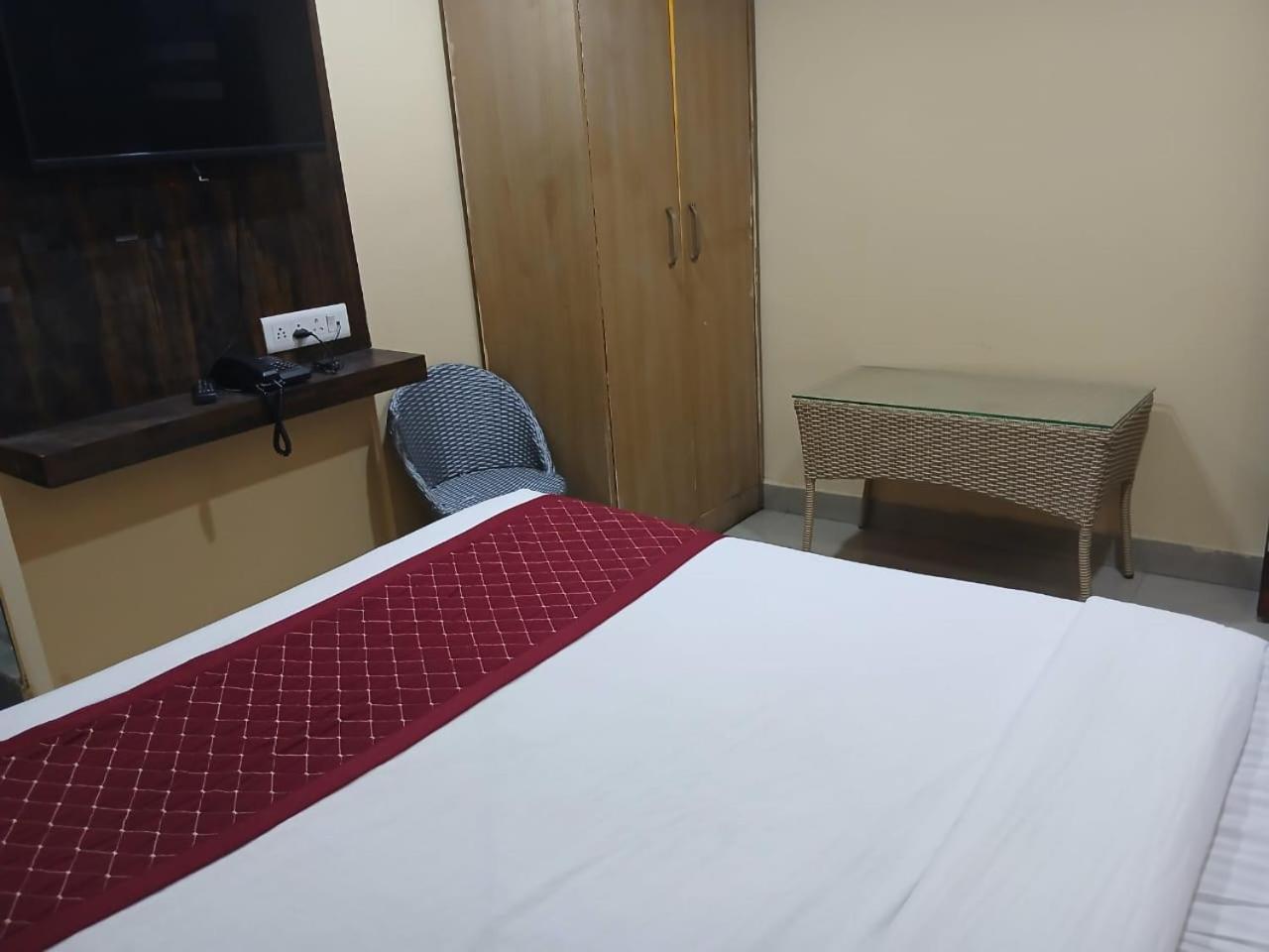 Blossoms Room Holiday Inn- Lakdikapul Χιντεραμπάντ Εξωτερικό φωτογραφία