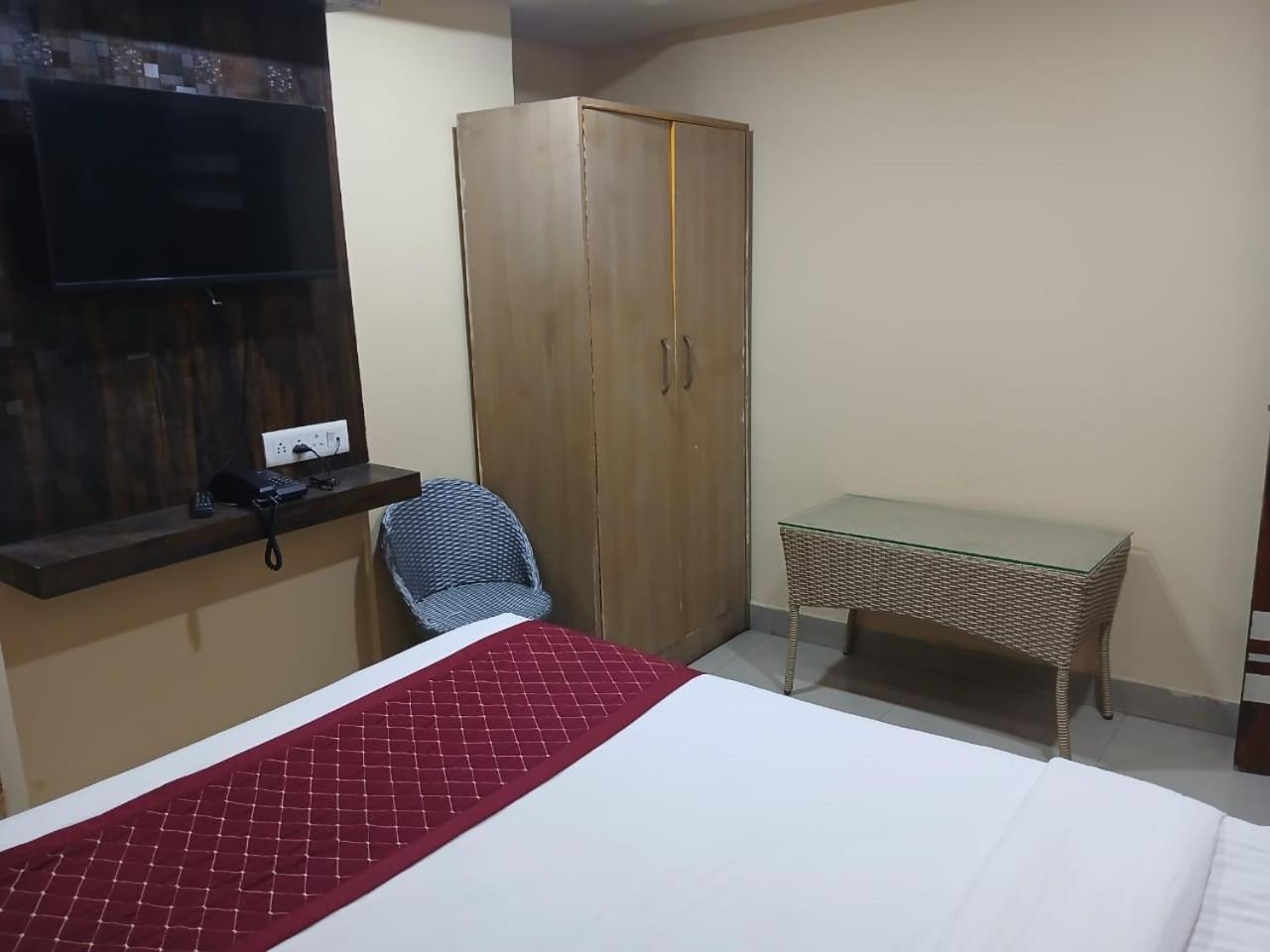 Blossoms Room Holiday Inn- Lakdikapul Χιντεραμπάντ Εξωτερικό φωτογραφία