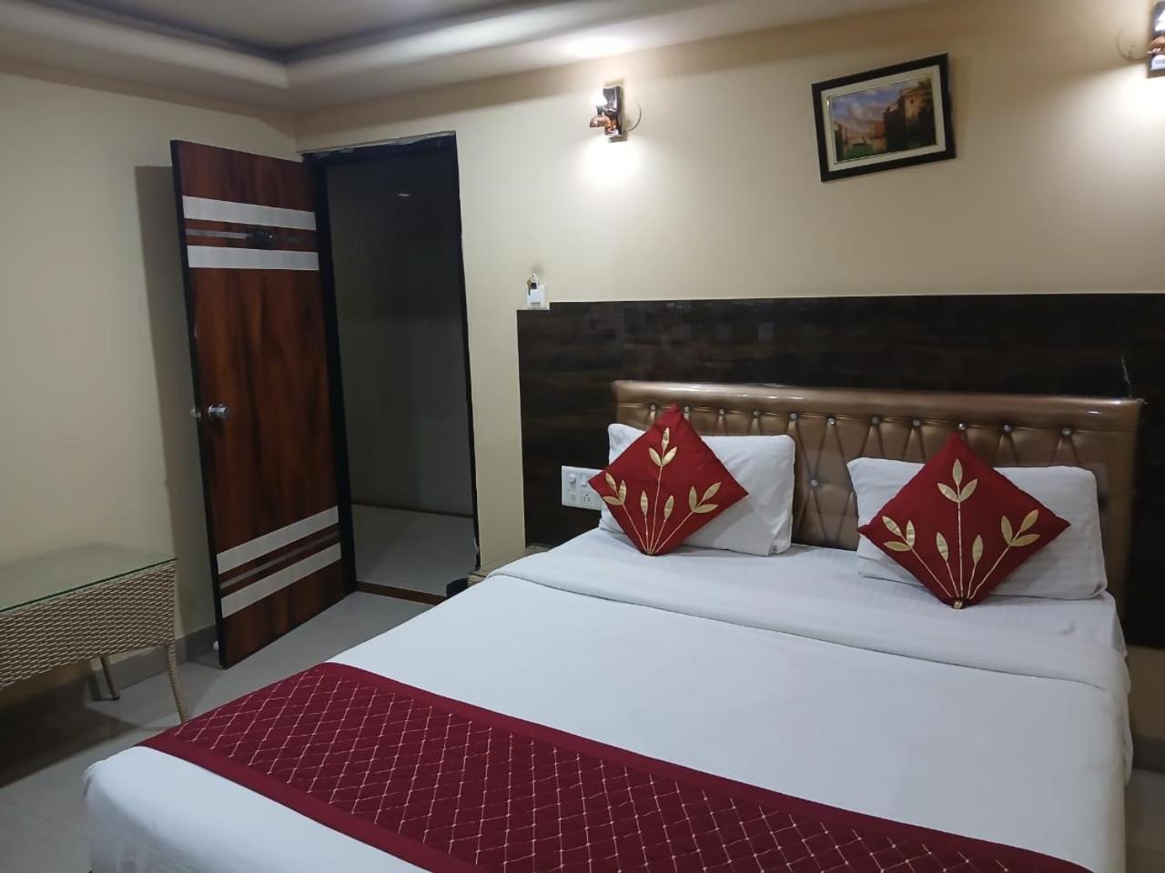 Blossoms Room Holiday Inn- Lakdikapul Χιντεραμπάντ Εξωτερικό φωτογραφία