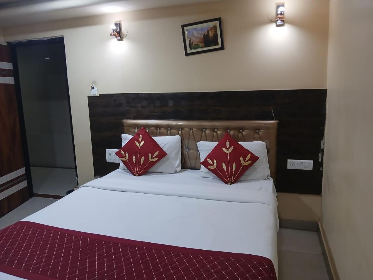 Blossoms Room Holiday Inn- Lakdikapul Χιντεραμπάντ Εξωτερικό φωτογραφία