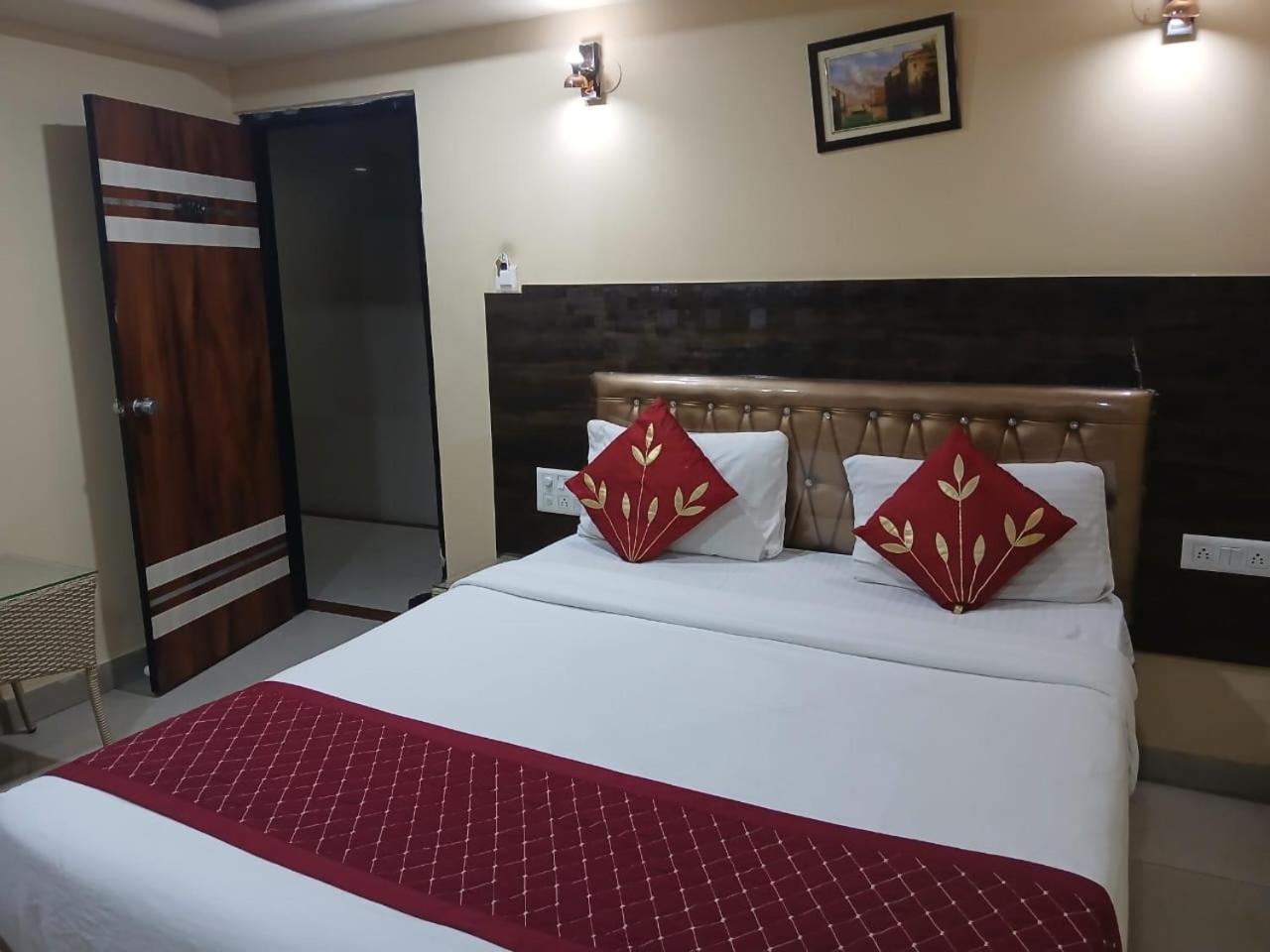 Blossoms Room Holiday Inn- Lakdikapul Χιντεραμπάντ Εξωτερικό φωτογραφία